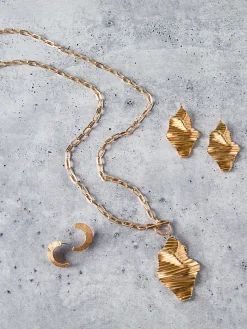 Ripple Textured Warm Gold Necklace